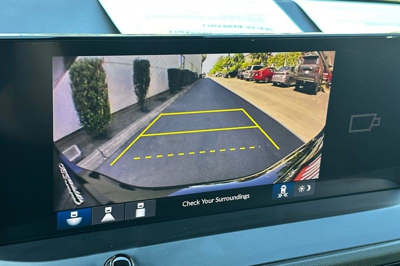 Honda Accord Hybrid Vehicle Full-screen Gallery Image 18