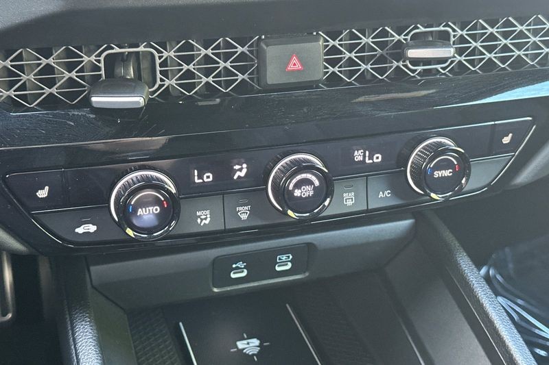 Honda Accord Hybrid Vehicle Full-screen Gallery Image 19