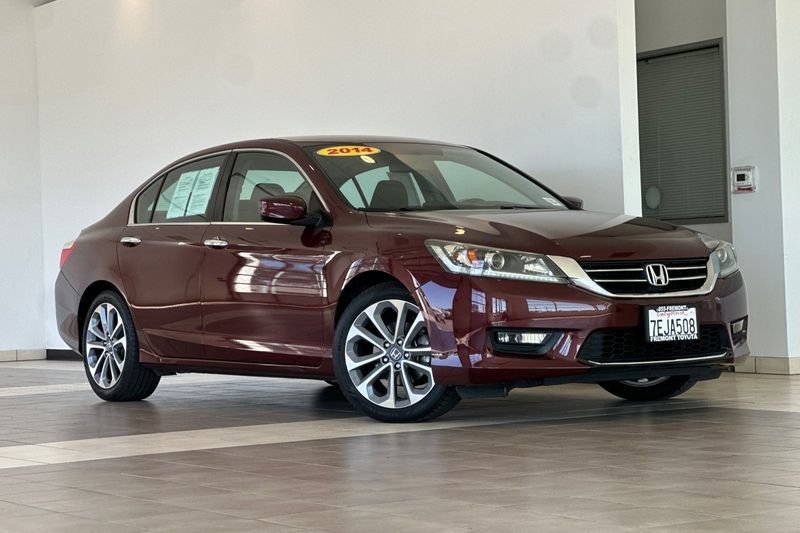 Honda Accord Sedan Vehicle Full-screen Gallery Image 02