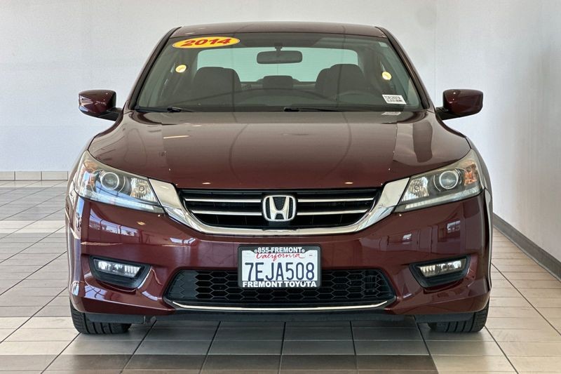 Honda Accord Sedan Vehicle Full-screen Gallery Image 09