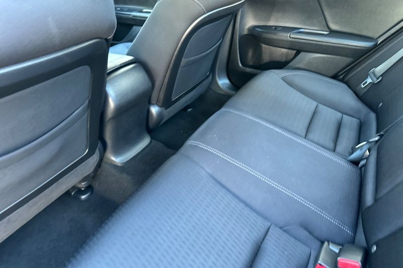 Honda Accord Sedan Vehicle Full-screen Gallery Image 12
