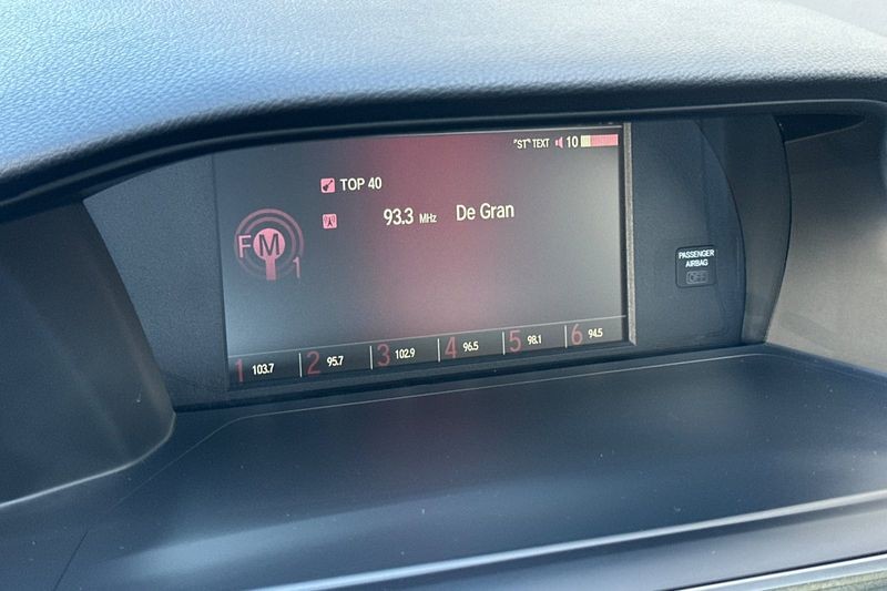 Honda Accord Sedan Vehicle Full-screen Gallery Image 17
