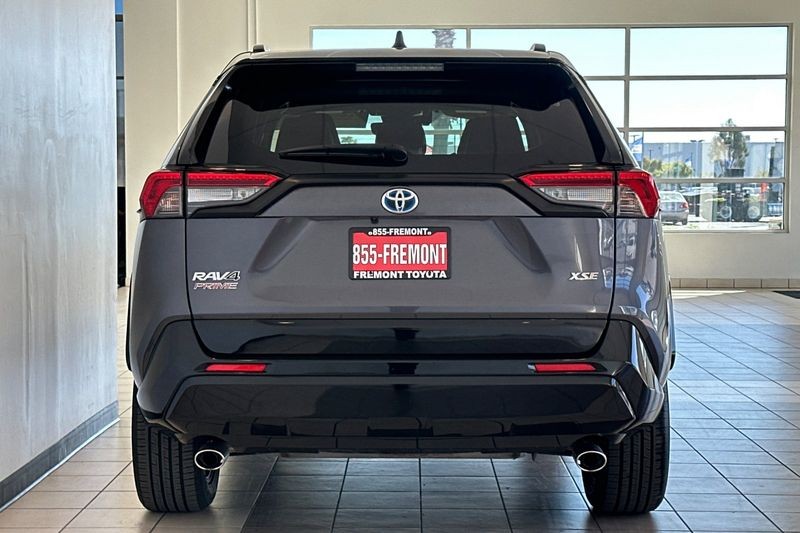 Toyota RAV4 Prime Vehicle Full-screen Gallery Image 05