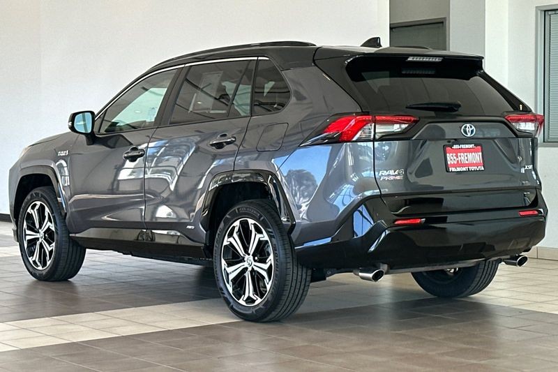 Toyota RAV4 Prime Vehicle Full-screen Gallery Image 06