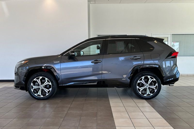 Toyota RAV4 Prime Vehicle Full-screen Gallery Image 07