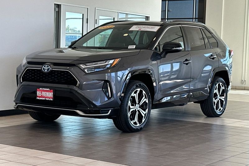 Toyota RAV4 Prime Vehicle Full-screen Gallery Image 08