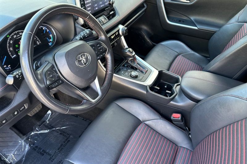 Toyota RAV4 Prime Vehicle Full-screen Gallery Image 10