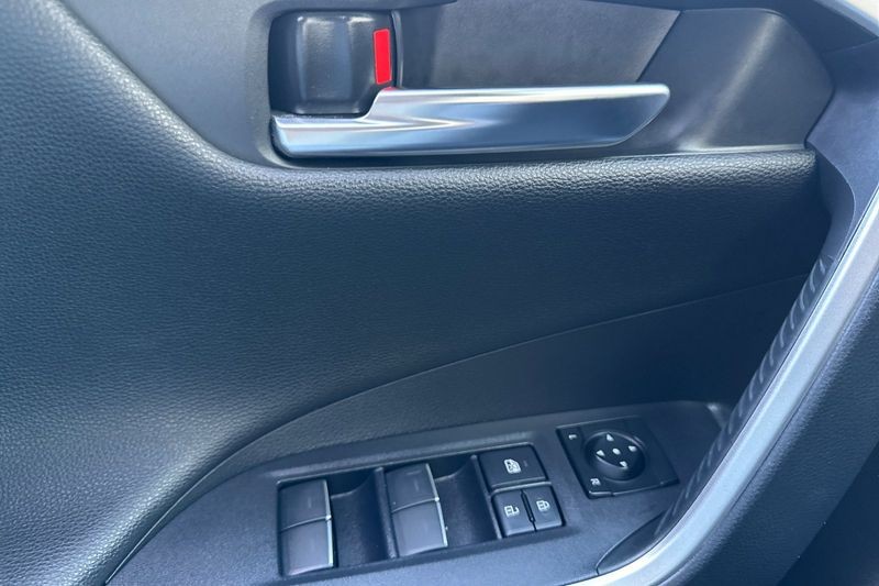 Toyota RAV4 Prime Vehicle Full-screen Gallery Image 11