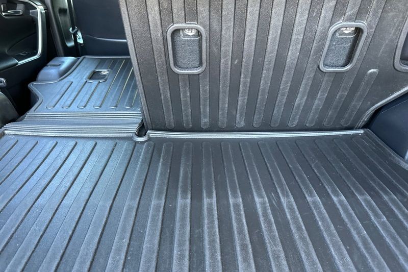 Toyota RAV4 Prime Vehicle Full-screen Gallery Image 15