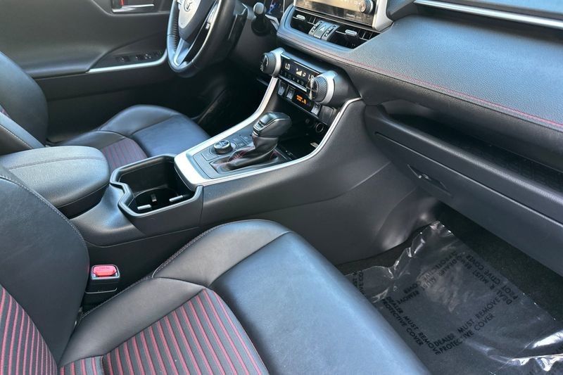 Toyota RAV4 Prime Vehicle Full-screen Gallery Image 16