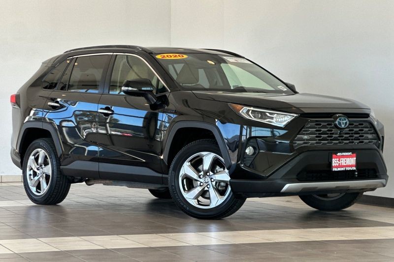 Toyota RAV4 Hybrid Vehicle Full-screen Gallery Image 02