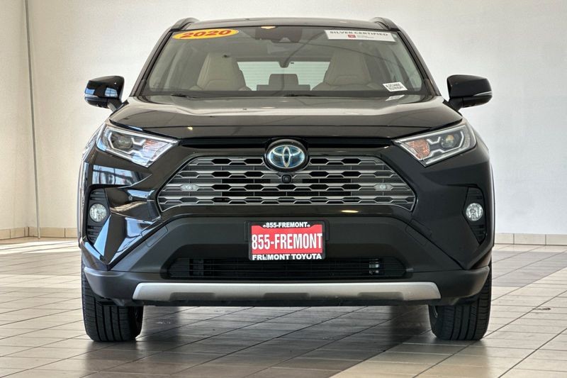 Toyota RAV4 Hybrid Vehicle Full-screen Gallery Image 09