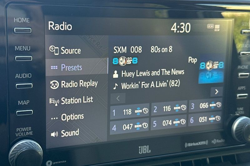 Toyota RAV4 Hybrid Vehicle Full-screen Gallery Image 18