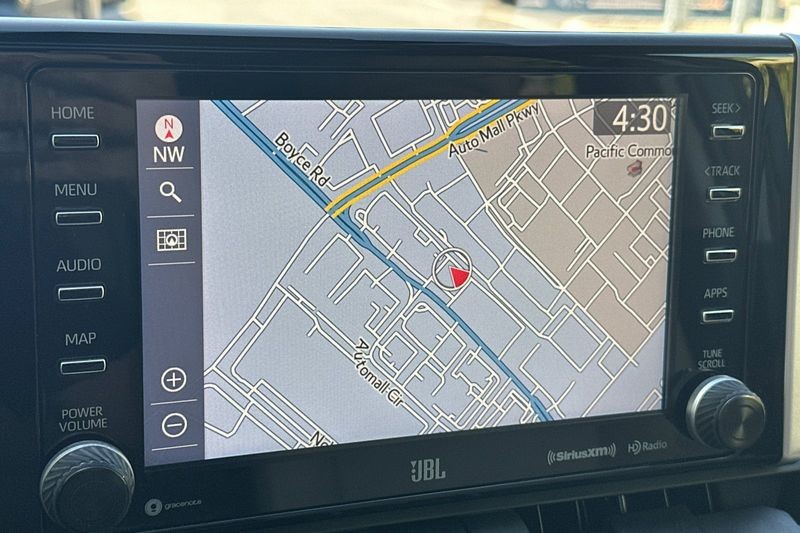 Toyota RAV4 Hybrid Vehicle Full-screen Gallery Image 19
