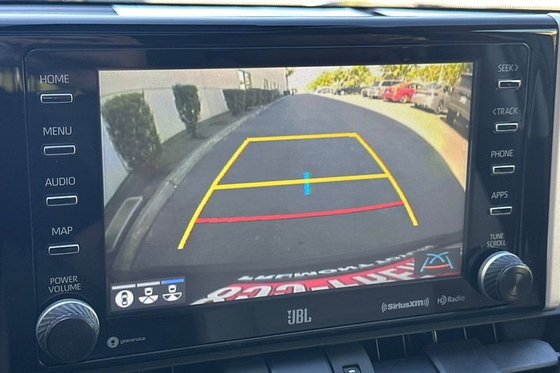 Toyota RAV4 Hybrid Vehicle Full-screen Gallery Image 20