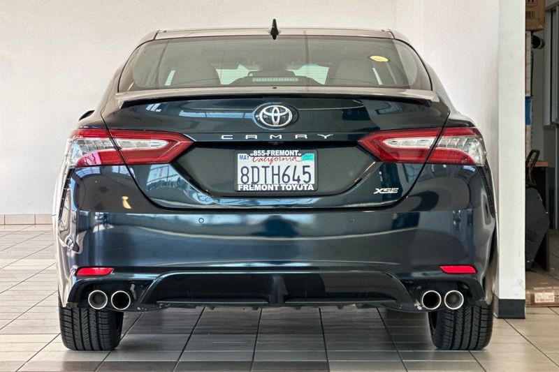 Toyota Camry Vehicle Full-screen Gallery Image 05