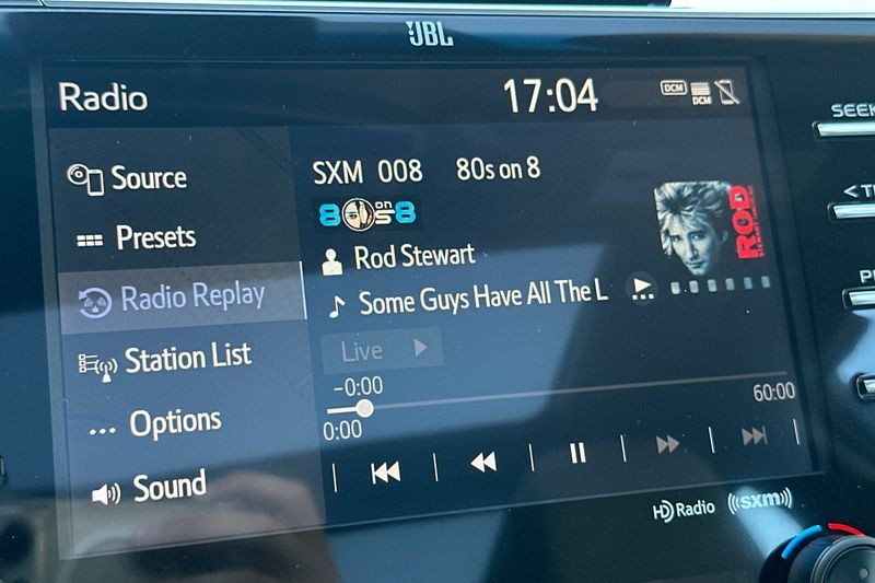 Toyota Camry Vehicle Full-screen Gallery Image 17