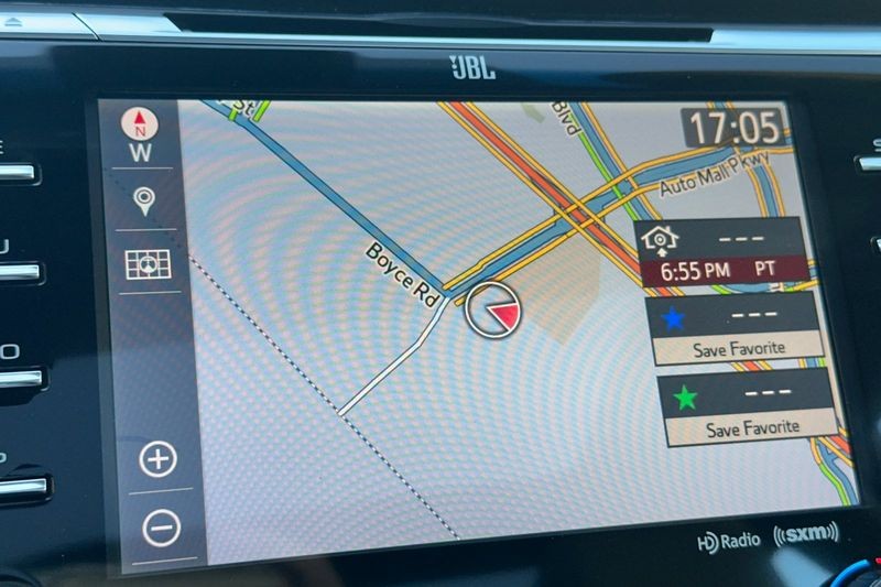 Toyota Camry Vehicle Full-screen Gallery Image 18