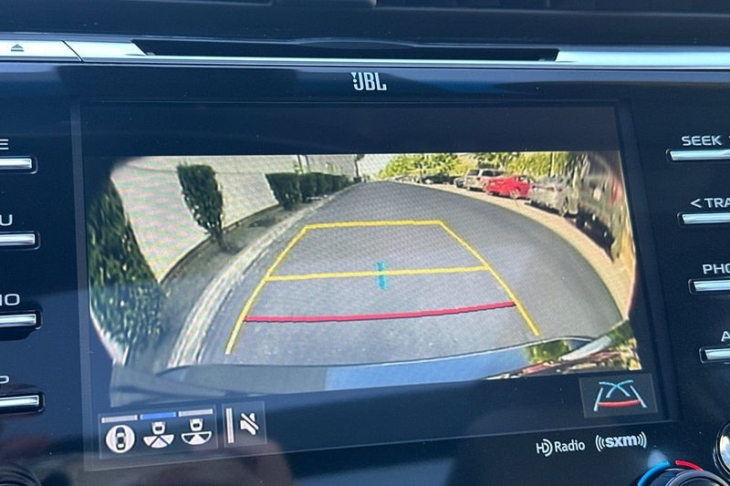 Toyota Camry Vehicle Full-screen Gallery Image 19