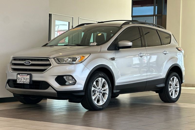 Ford Escape Vehicle Full-screen Gallery Image 08