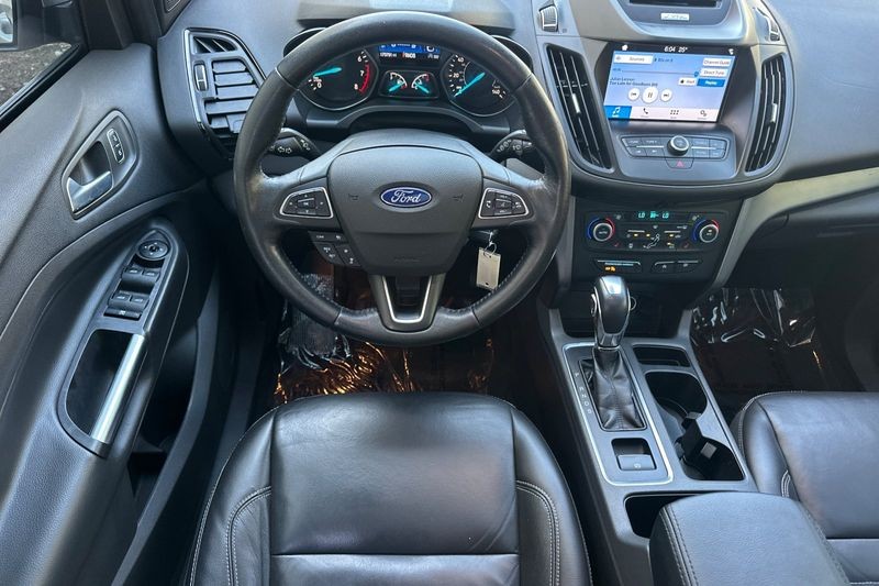 Ford Escape Vehicle Full-screen Gallery Image 14