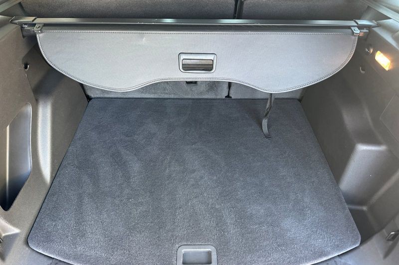 Ford Escape Vehicle Full-screen Gallery Image 15