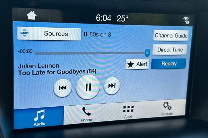 Ford Escape Vehicle Full-screen Gallery Image 18