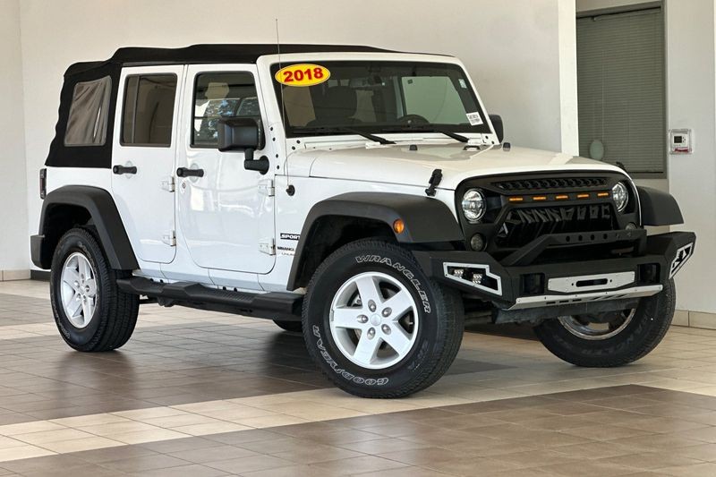 Jeep Wrangler JK Unlimited Vehicle Full-screen Gallery Image 02