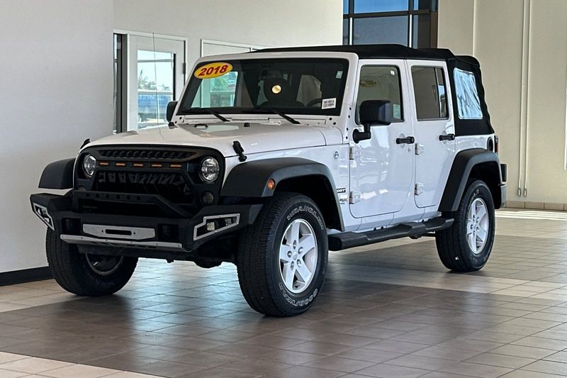 Jeep Wrangler JK Unlimited Vehicle Full-screen Gallery Image 08