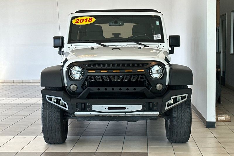 Jeep Wrangler JK Unlimited Vehicle Full-screen Gallery Image 09