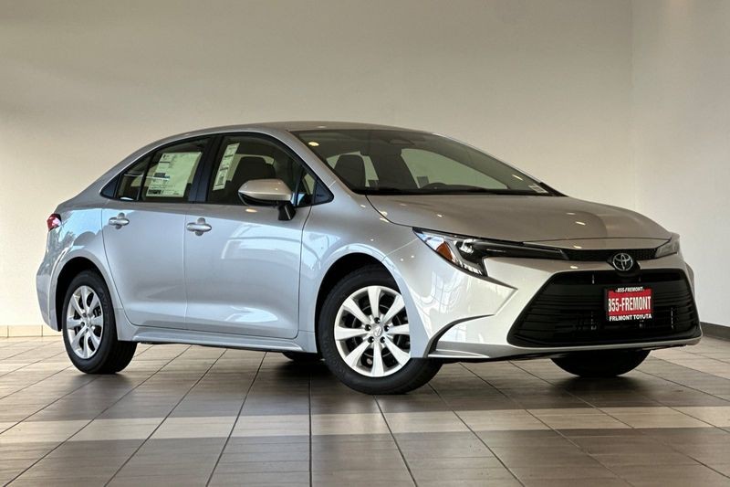 Toyota Corolla Hybrid Vehicle Full-screen Gallery Image 02