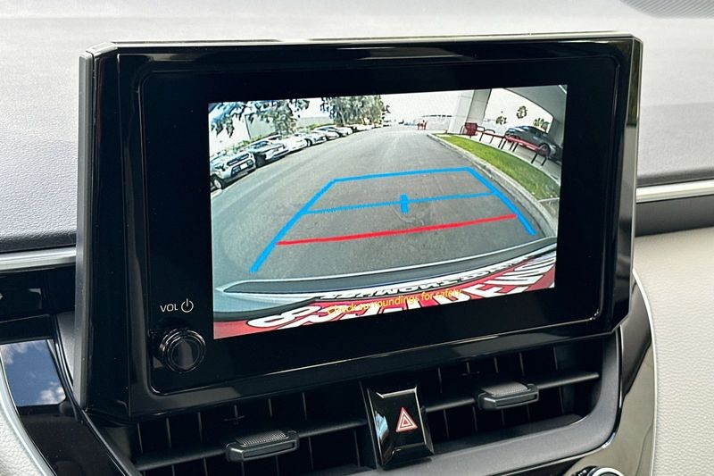 Toyota Corolla Hybrid Vehicle Full-screen Gallery Image 15