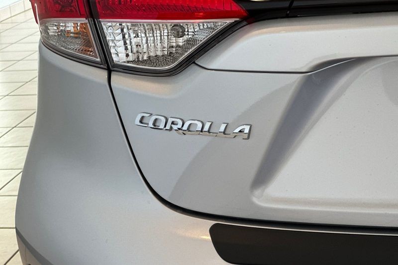 Toyota Corolla Hybrid Vehicle Full-screen Gallery Image 20