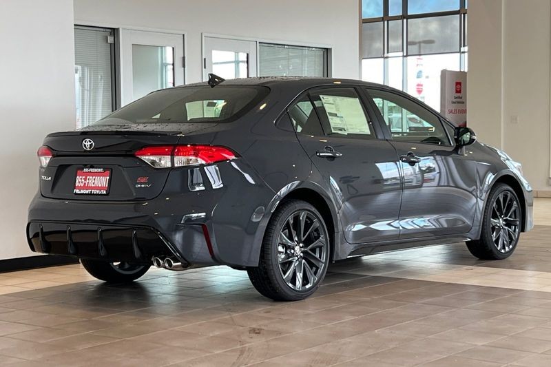 Toyota Corolla Hybrid Vehicle Full-screen Gallery Image 04