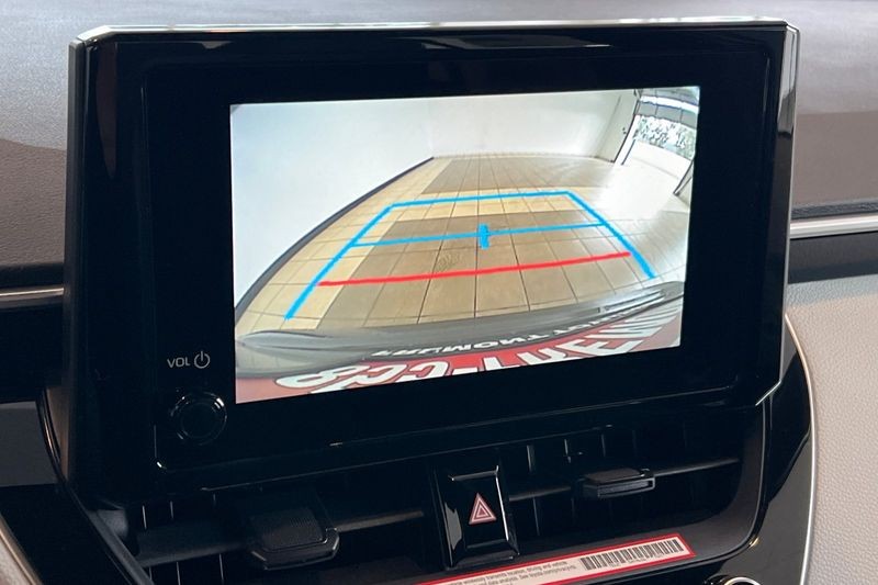 Toyota Corolla Hybrid Vehicle Full-screen Gallery Image 15