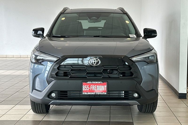 Toyota Corolla Cross Vehicle Full-screen Gallery Image 06