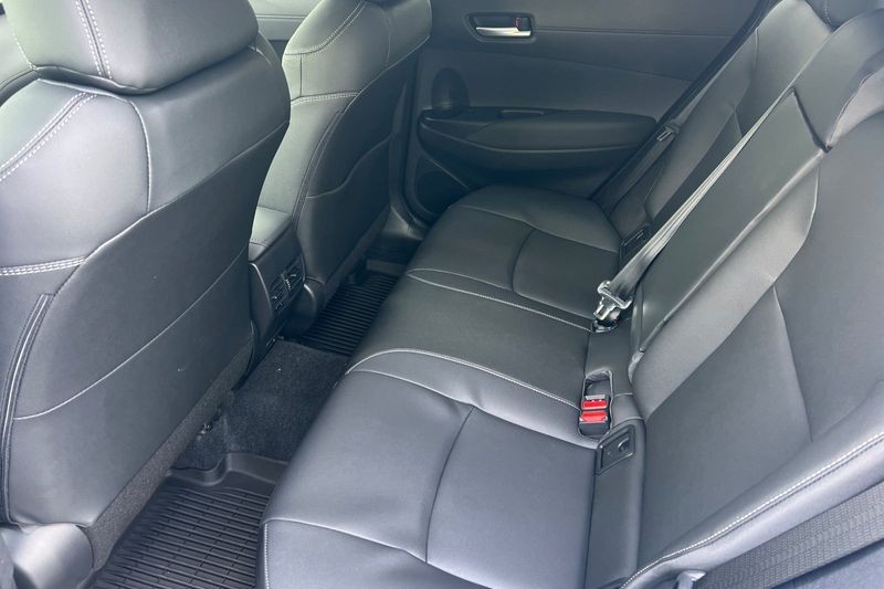 Toyota Corolla Cross Vehicle Full-screen Gallery Image 09