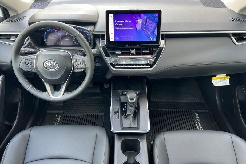 Toyota Corolla Cross Vehicle Full-screen Gallery Image 10