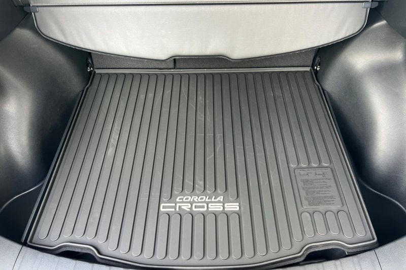 Toyota Corolla Cross Vehicle Full-screen Gallery Image 12