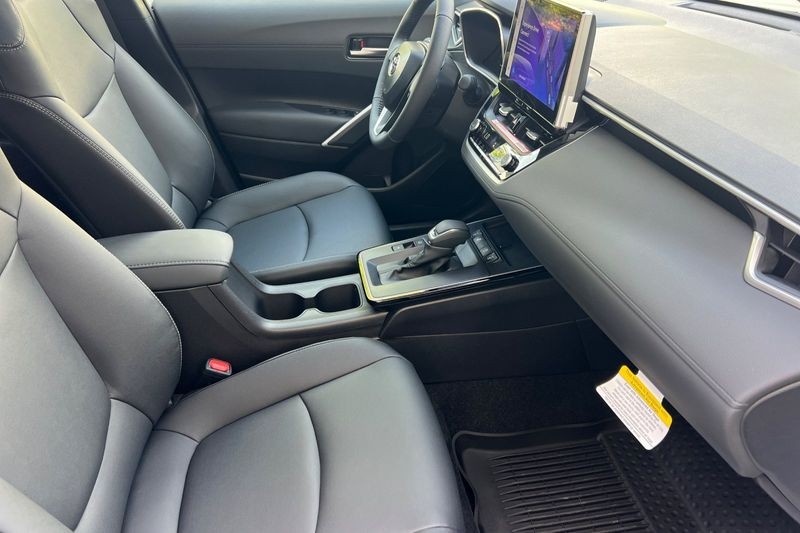 Toyota Corolla Cross Vehicle Full-screen Gallery Image 13