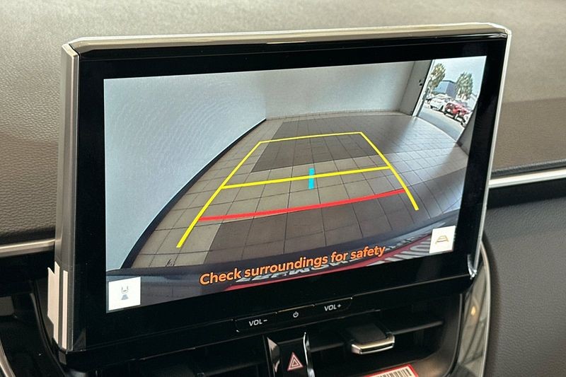 Toyota Corolla Cross Vehicle Full-screen Gallery Image 15