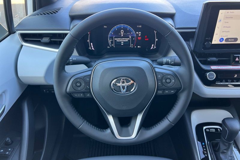 Toyota Corolla Vehicle Full-screen Gallery Image 11