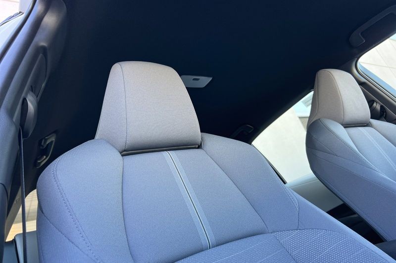 Toyota Corolla Vehicle Full-screen Gallery Image 13