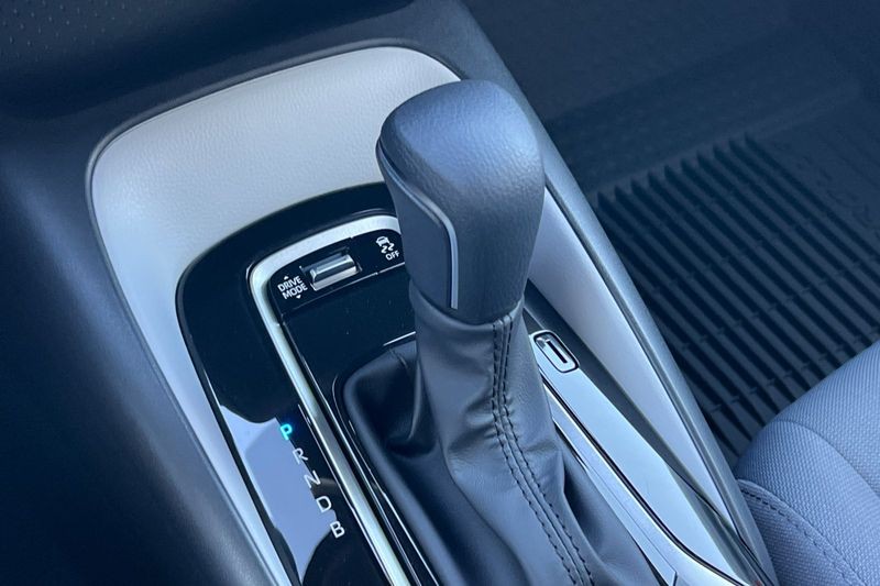 Toyota Corolla Vehicle Full-screen Gallery Image 17