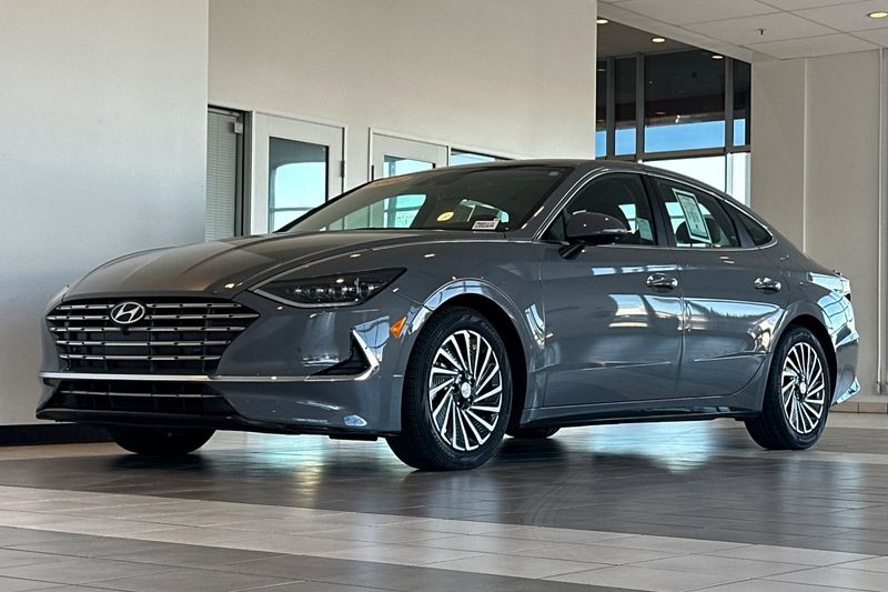 Hyundai Sonata Hybrid Vehicle Full-screen Gallery Image 08