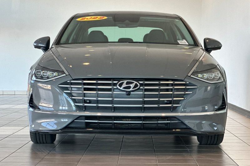 Hyundai Sonata Hybrid Vehicle Full-screen Gallery Image 09