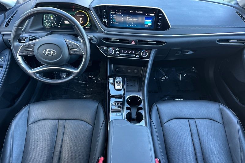 Hyundai Sonata Hybrid Vehicle Full-screen Gallery Image 13