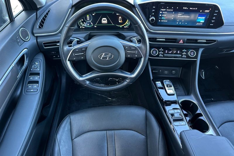 Hyundai Sonata Hybrid Vehicle Full-screen Gallery Image 14