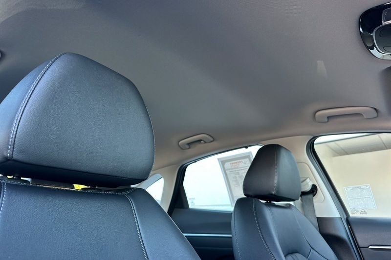 Hyundai Sonata Hybrid Vehicle Full-screen Gallery Image 16
