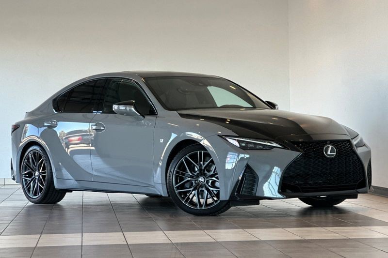 Lexus IS Vehicle Full-screen Gallery Image 02